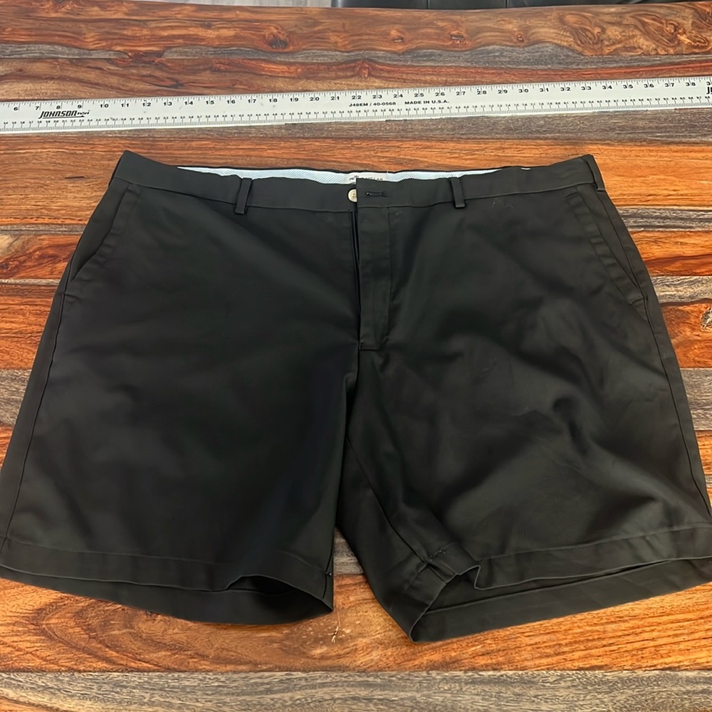 Peter Millar men’s black golf shorts 42